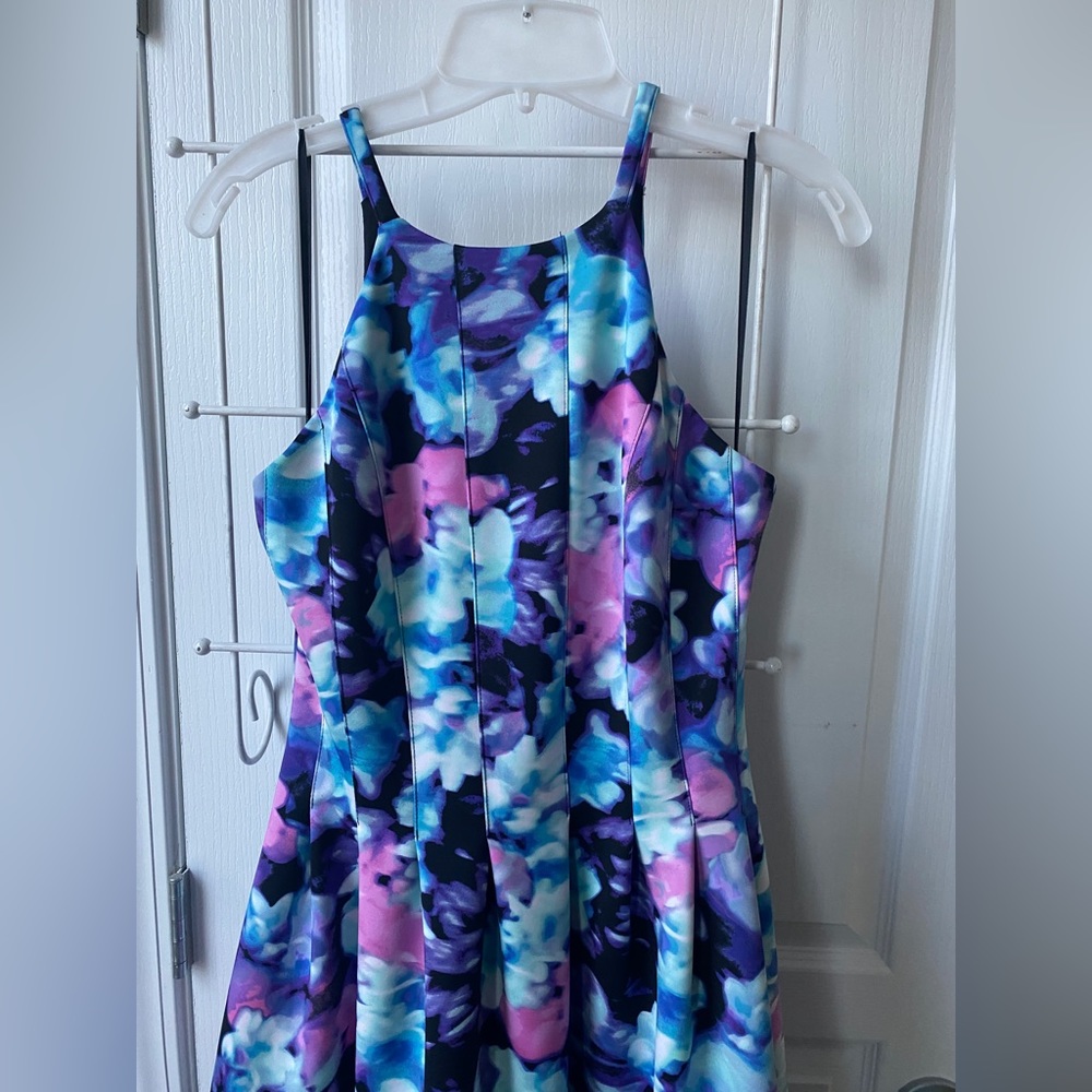 Vince Camuto Floral Sleeveless fit and flair dress. - Picture 3 of 10